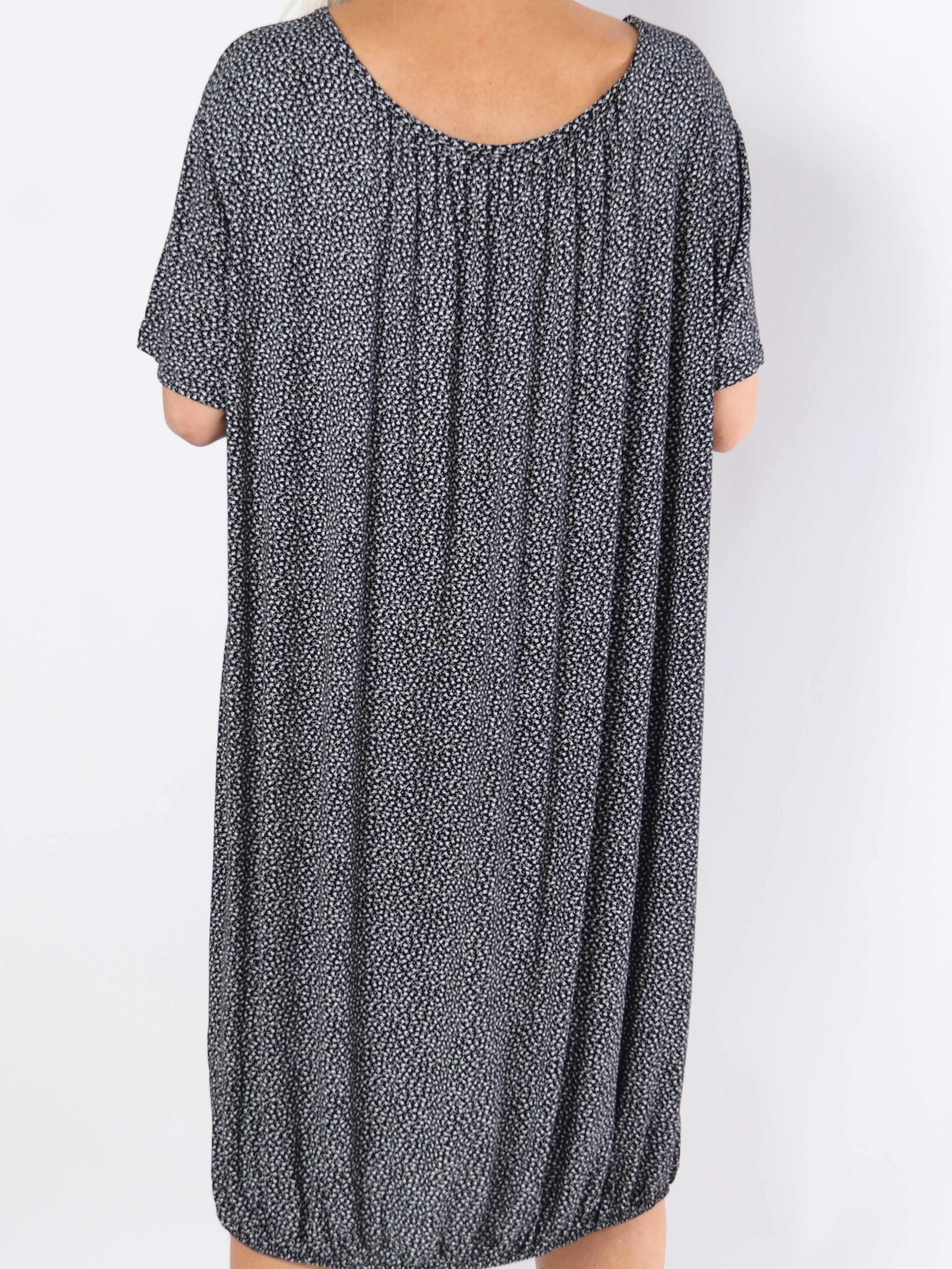 Miracle Flower Dress - Plus size kjole i viskose med elastik forneden
